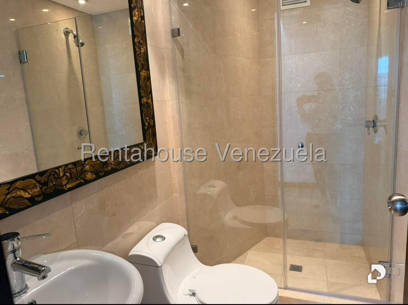 Apartamento en Las Mesetas de Santa Rosa de Lima, Caracas – 9