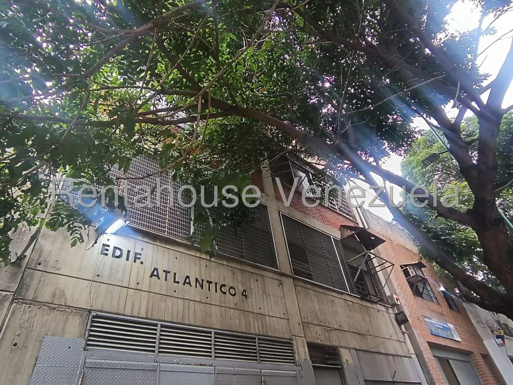 Warehouse in Catia, Caracas - 1