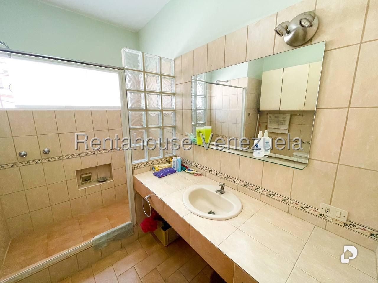 Casa en La Floresta, Caracas – 16