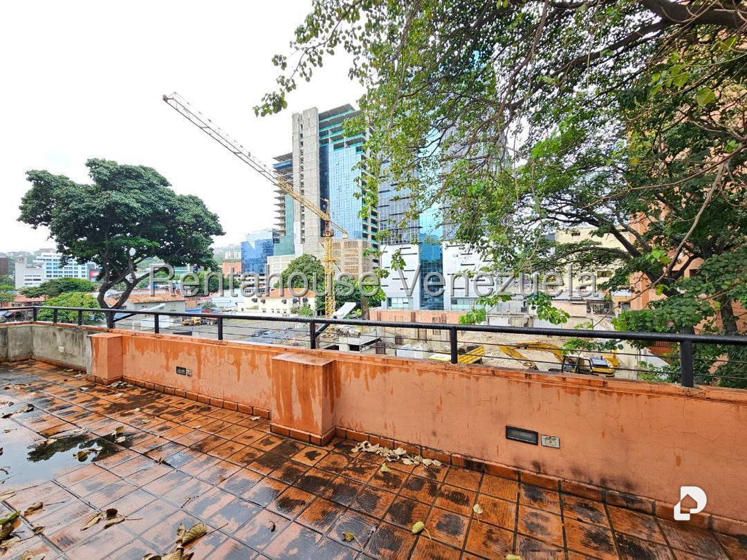 Edificio en Las Mercedes, Caracas – 68