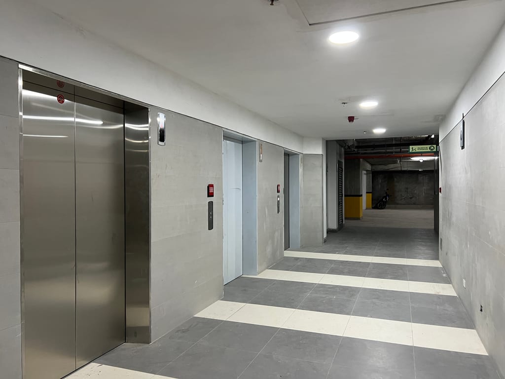 Oficina en Las Mercedes, Caracas - 1