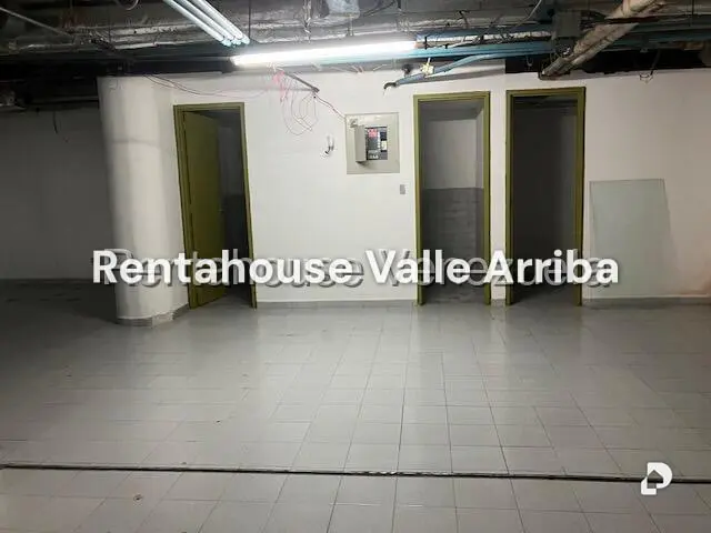 Local comercial en Parroquia Catedral, Caracas – 13