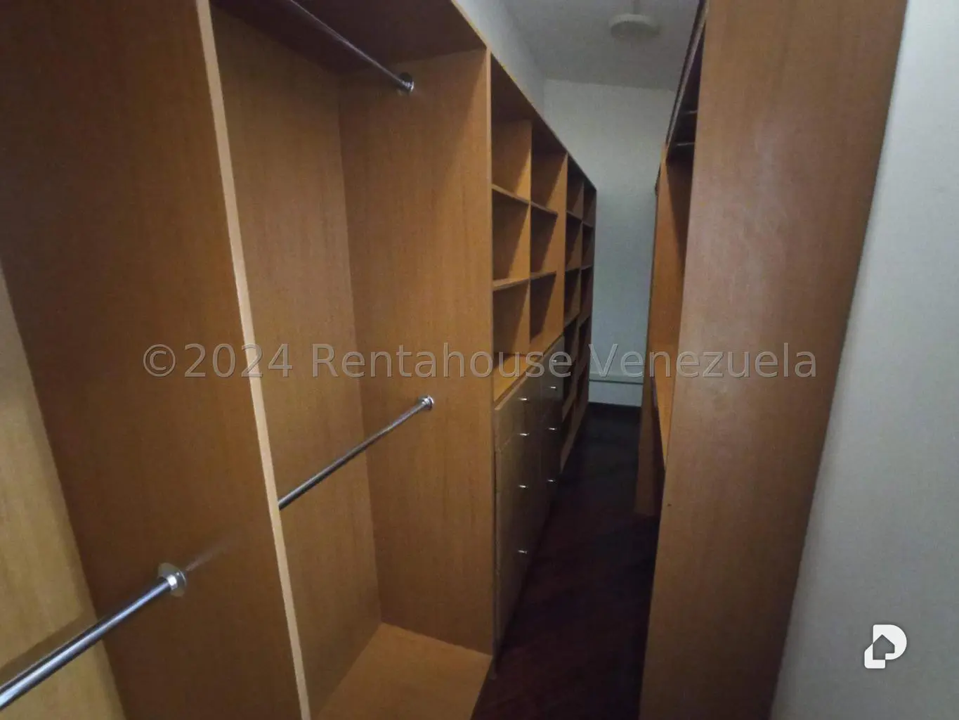 House in La Lagunita Country Club, Caracas – 20