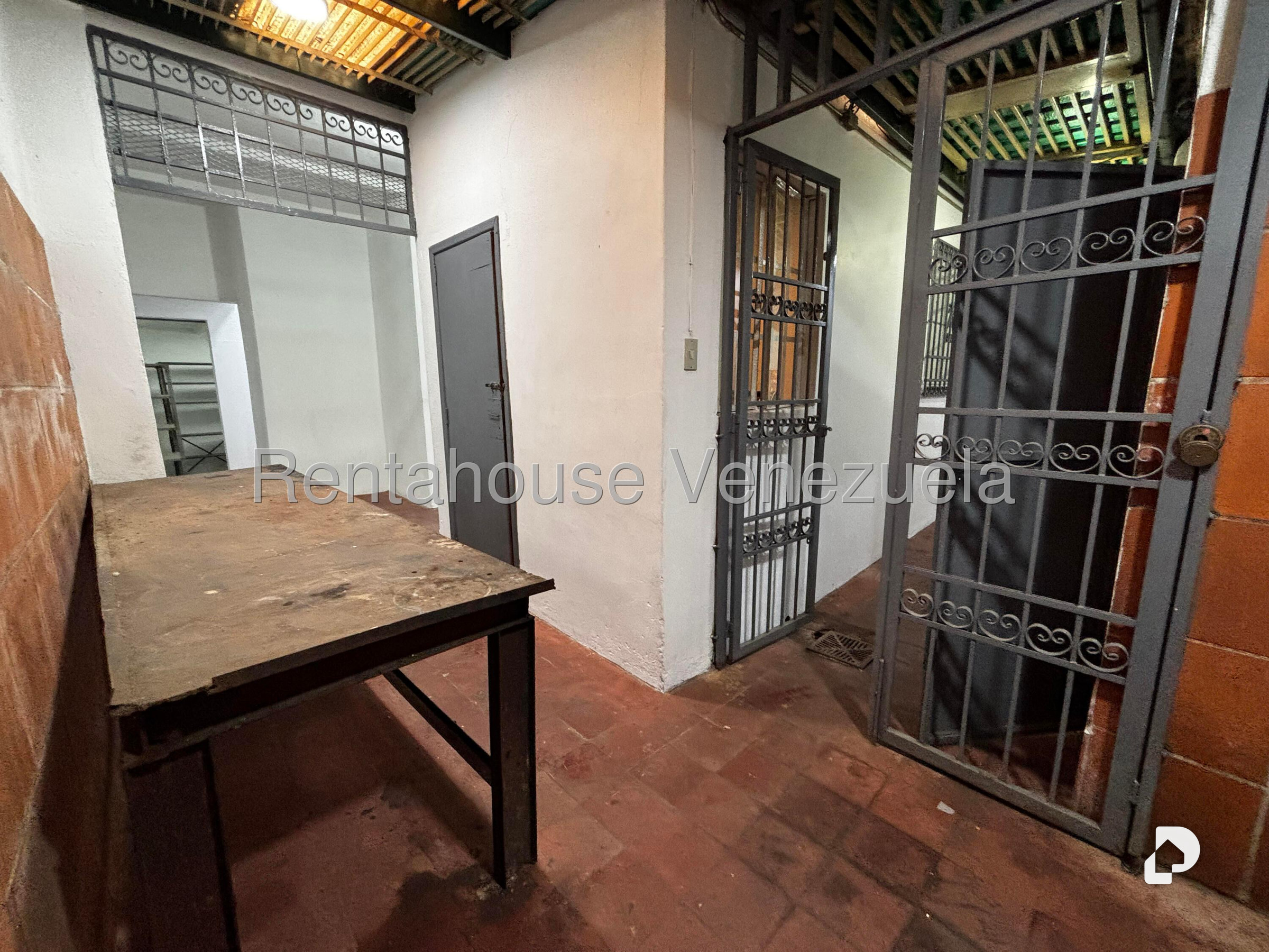 Local comercial en Los Caobos, Caracas – 24