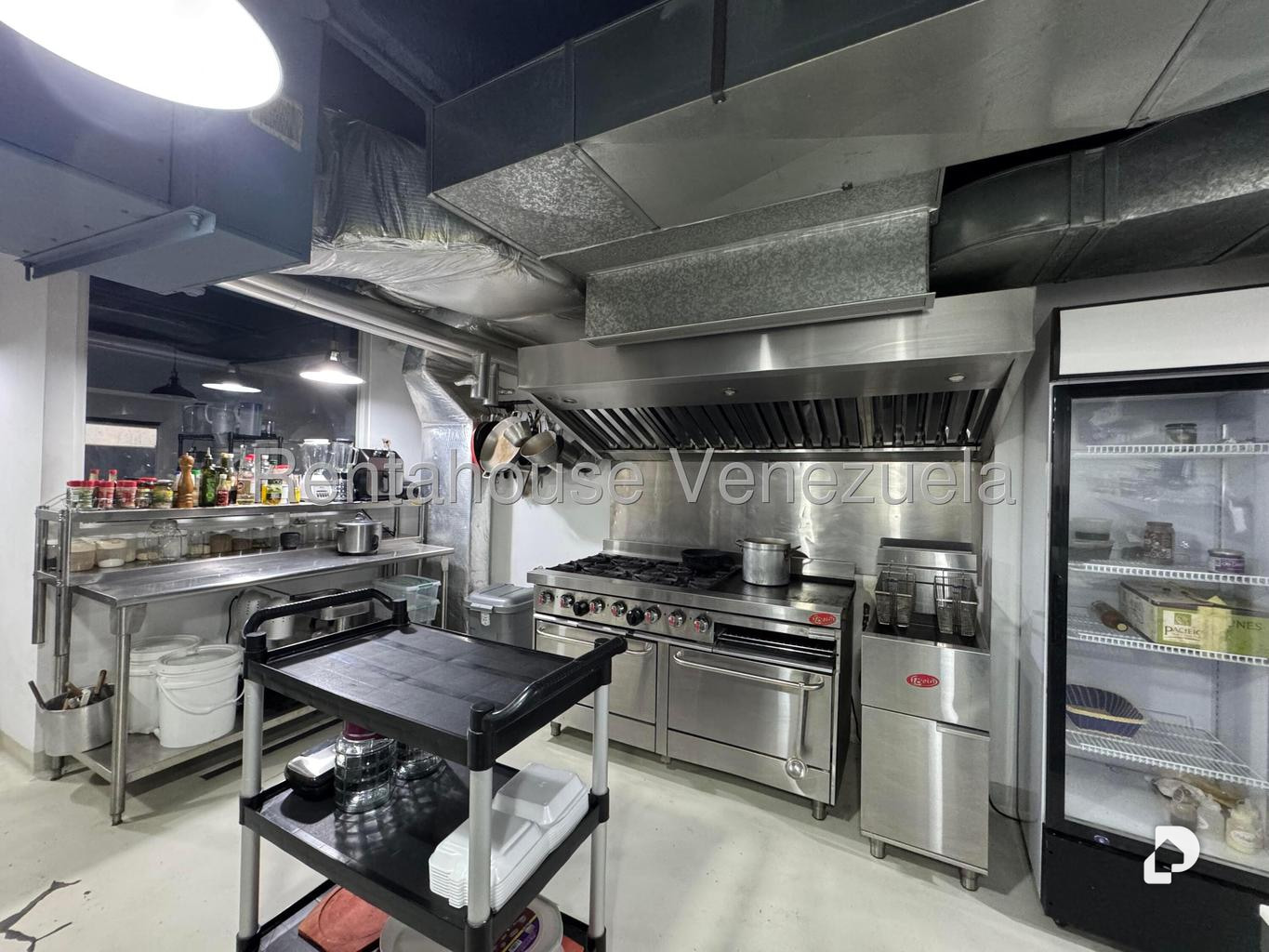 Local comercial en Santa Fe Norte, Caracas – 11