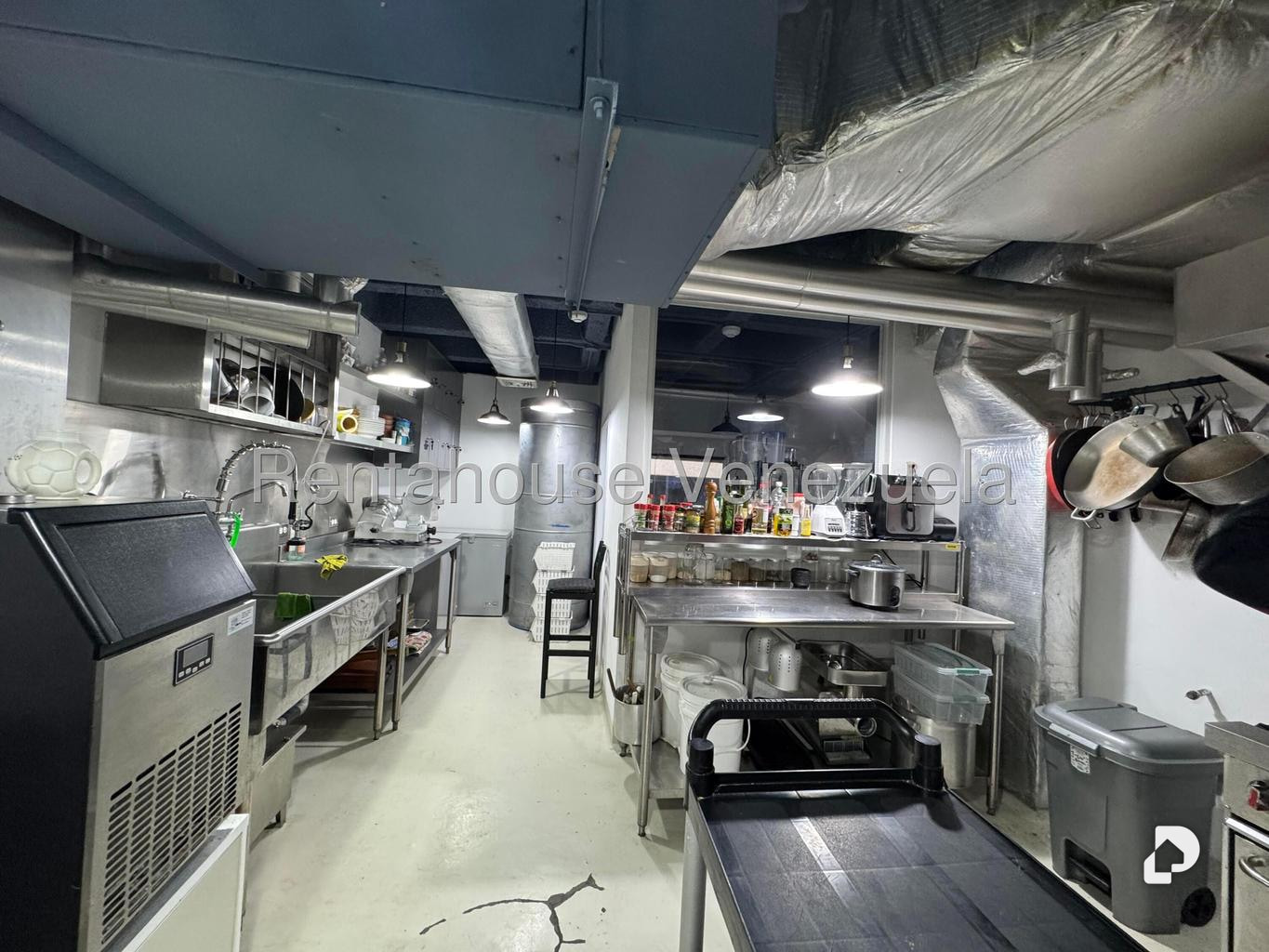 Local comercial en Santa Fe Norte, Caracas – 14