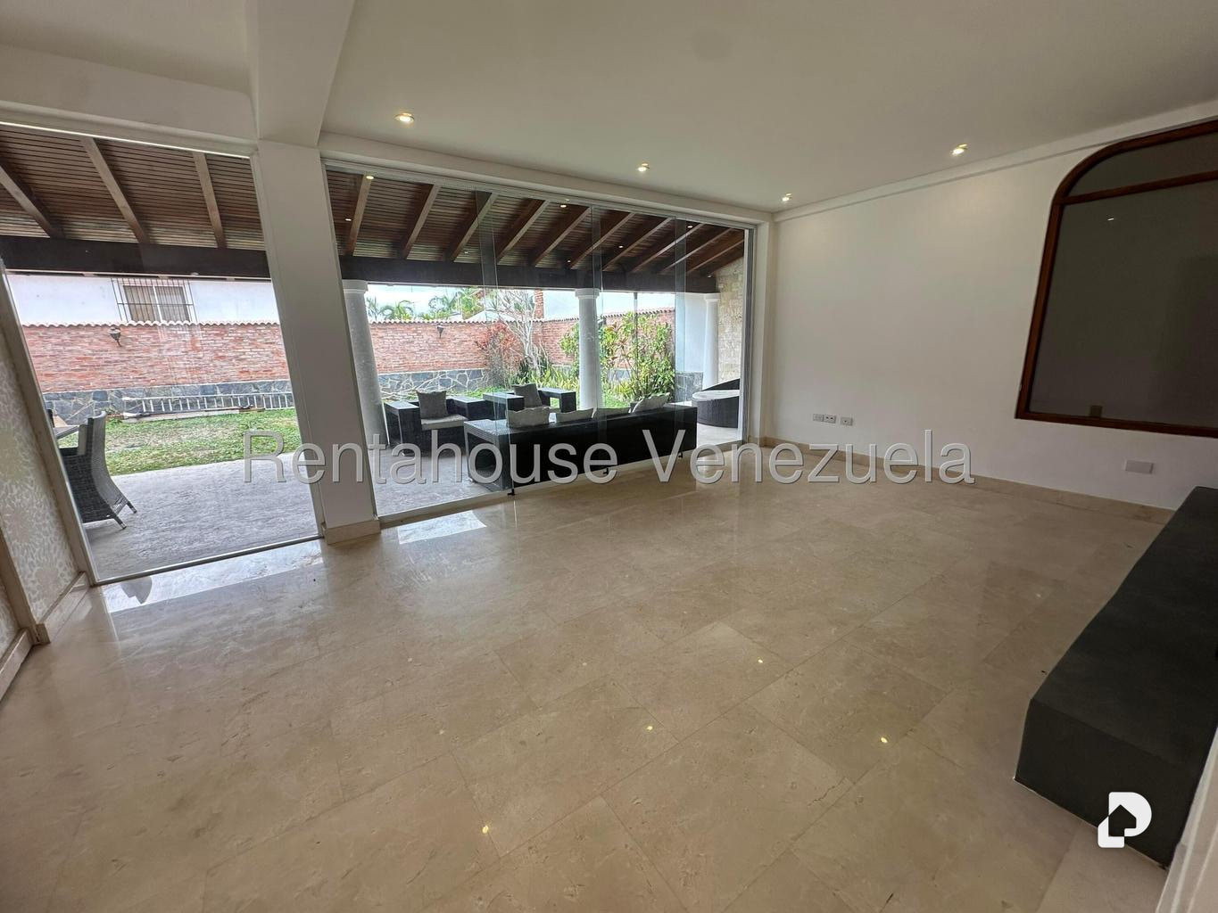 Casa en Lomas de La Lagunita, Caracas – 16