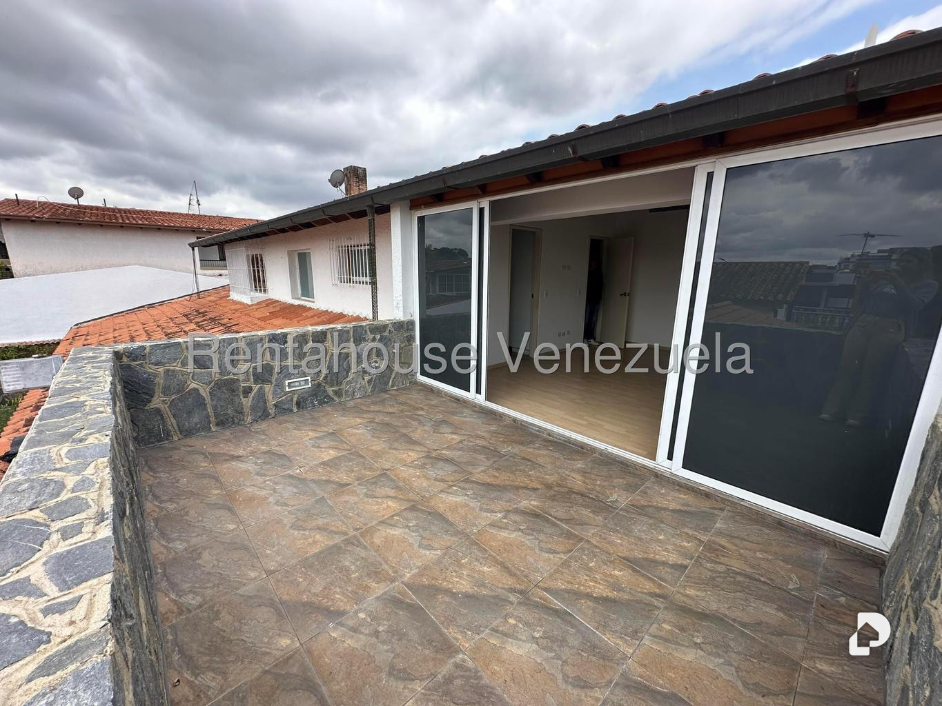 Casa en Lomas de La Lagunita, Caracas – 26