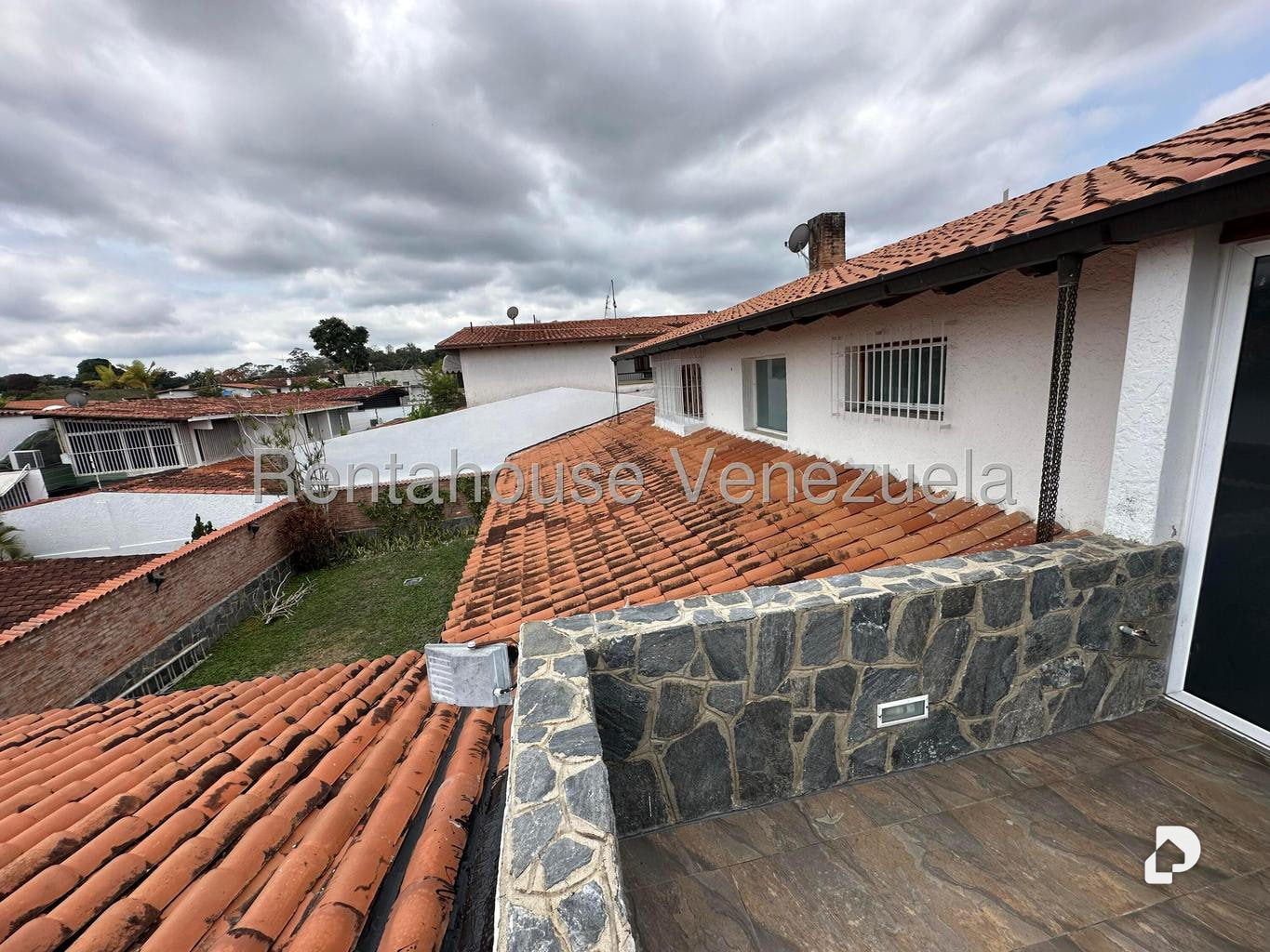 Casa en Lomas de La Lagunita, Caracas – 29