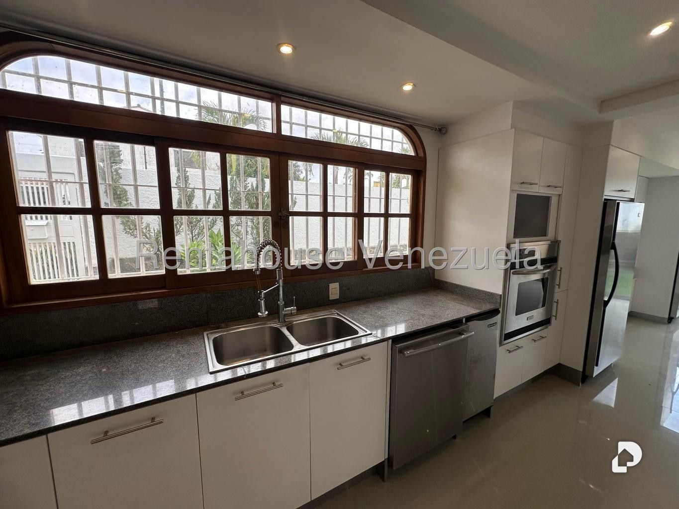 Casa en Lomas de La Lagunita, Caracas – 13