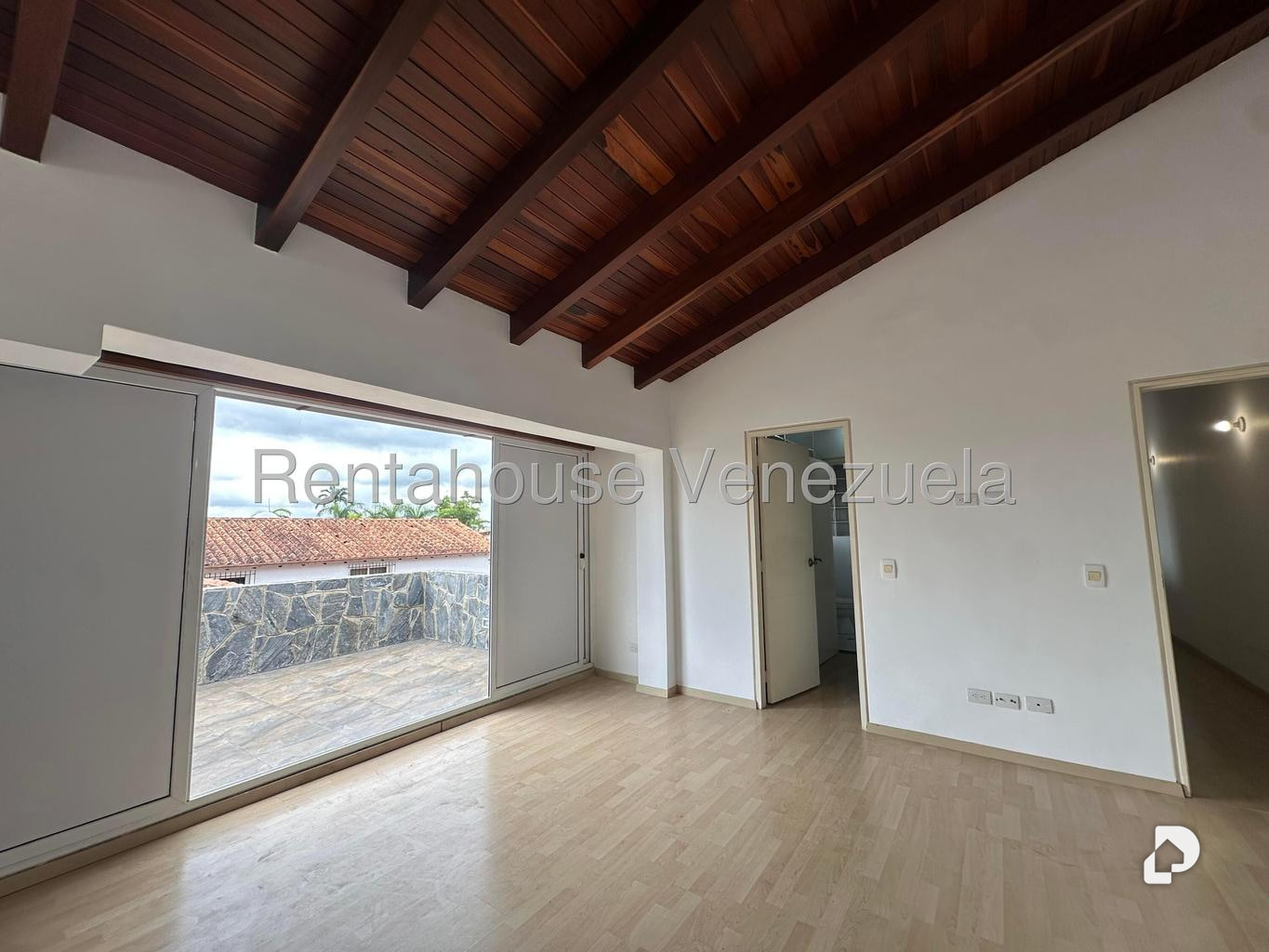 Casa en Lomas de La Lagunita, Caracas – 25