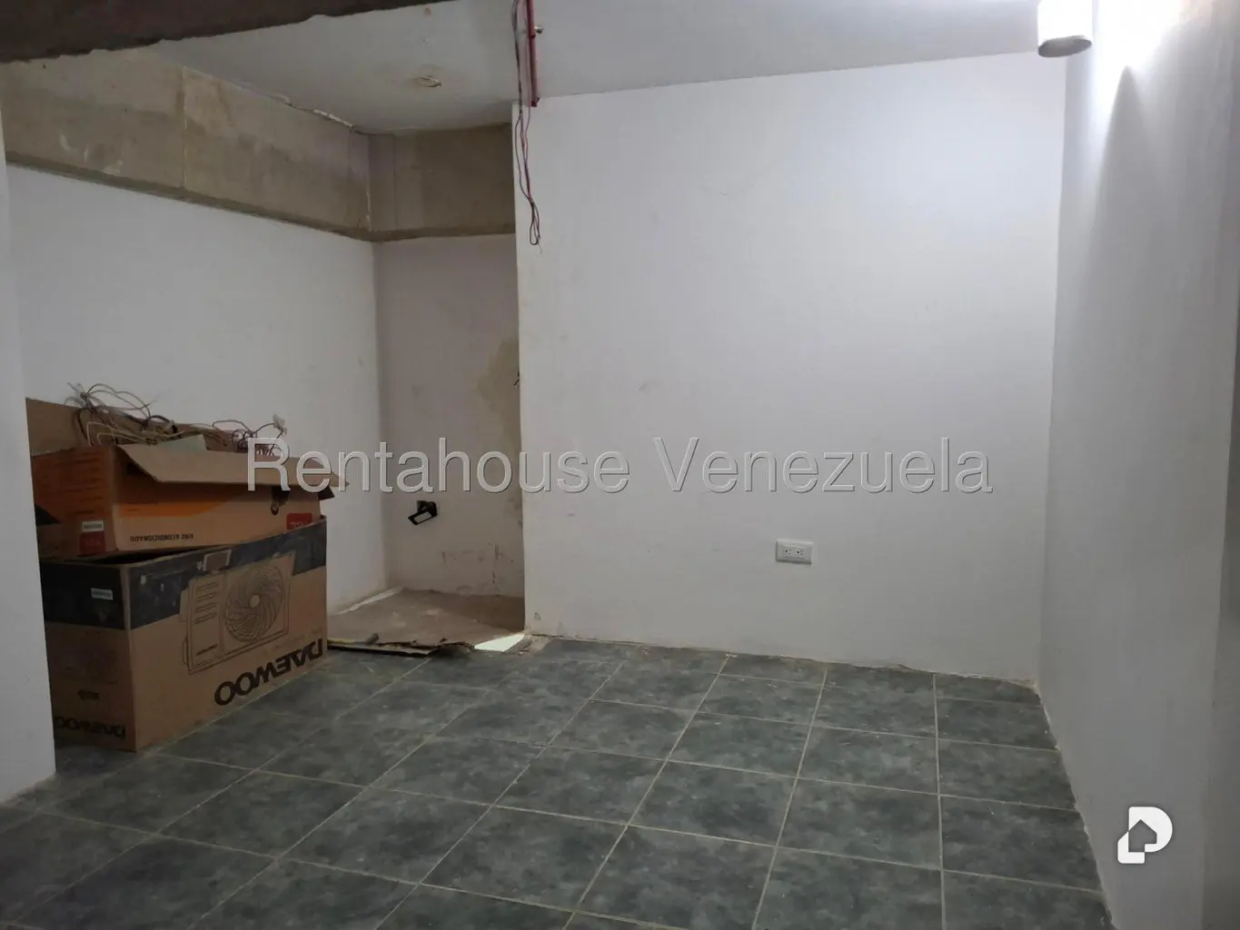 Local comercial en Chuao, Caracas – 11