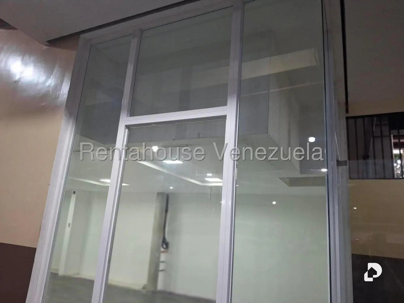 Local comercial en Chuao, Caracas – 13