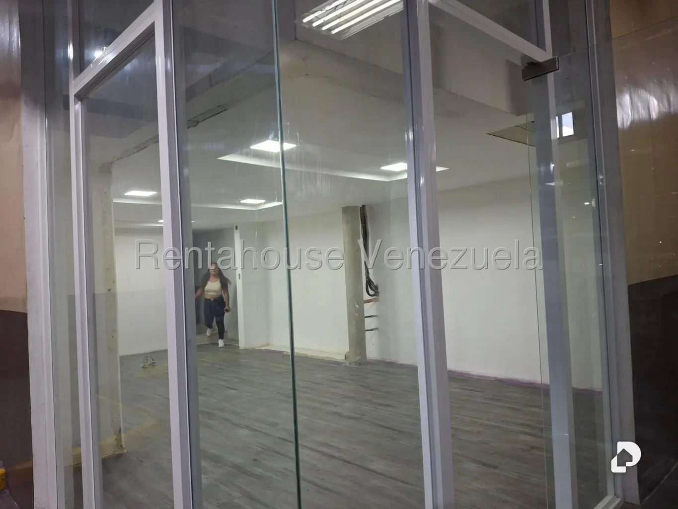 Local comercial en Chuao, Caracas – 23