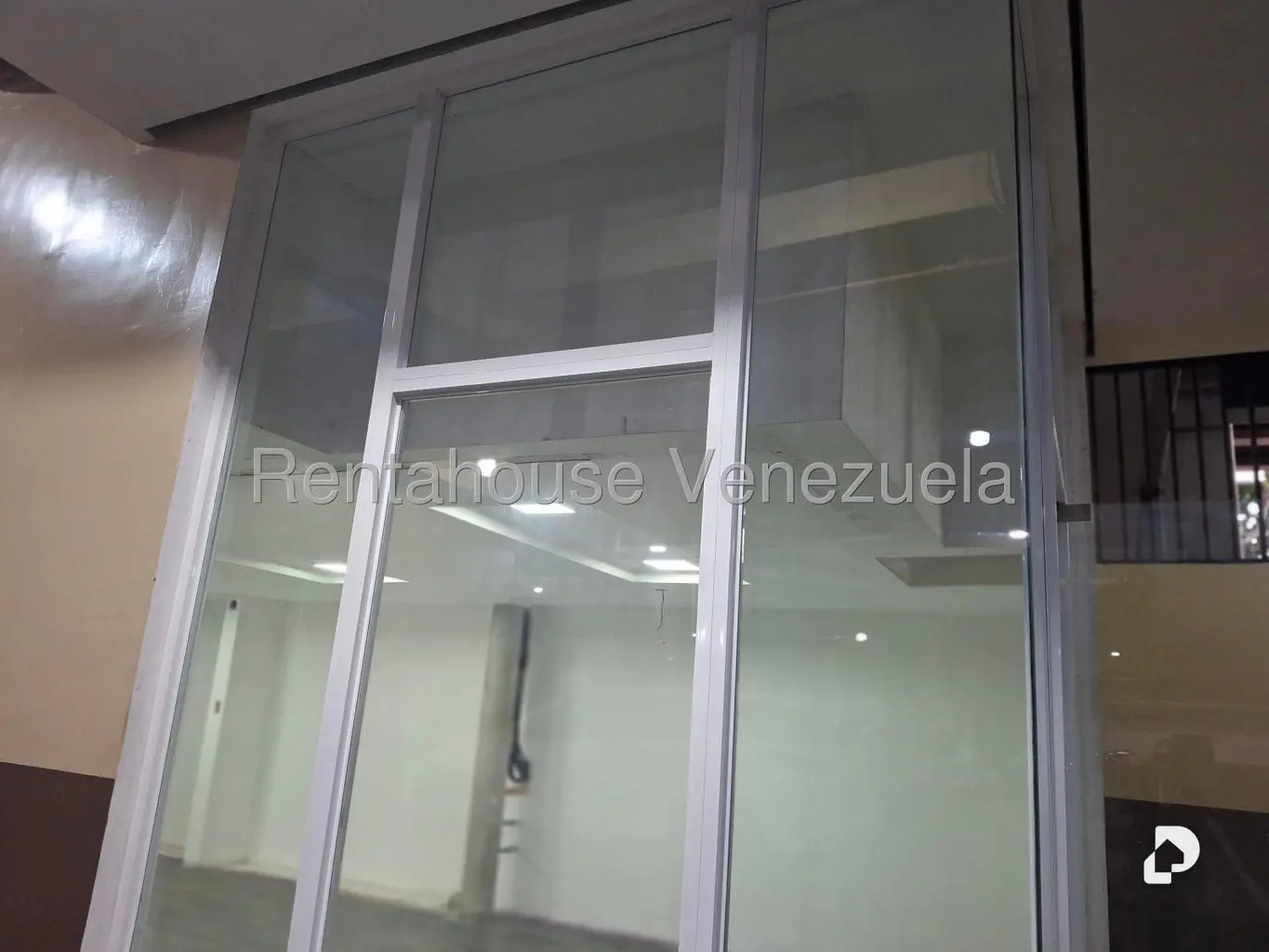 Local comercial en Chuao, Caracas – 24
