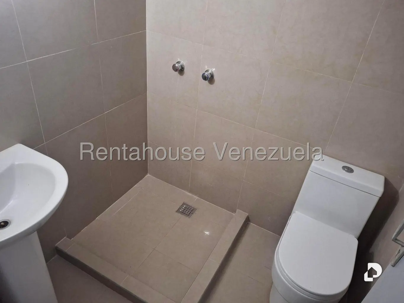 Local comercial en Chuao, Caracas – 17