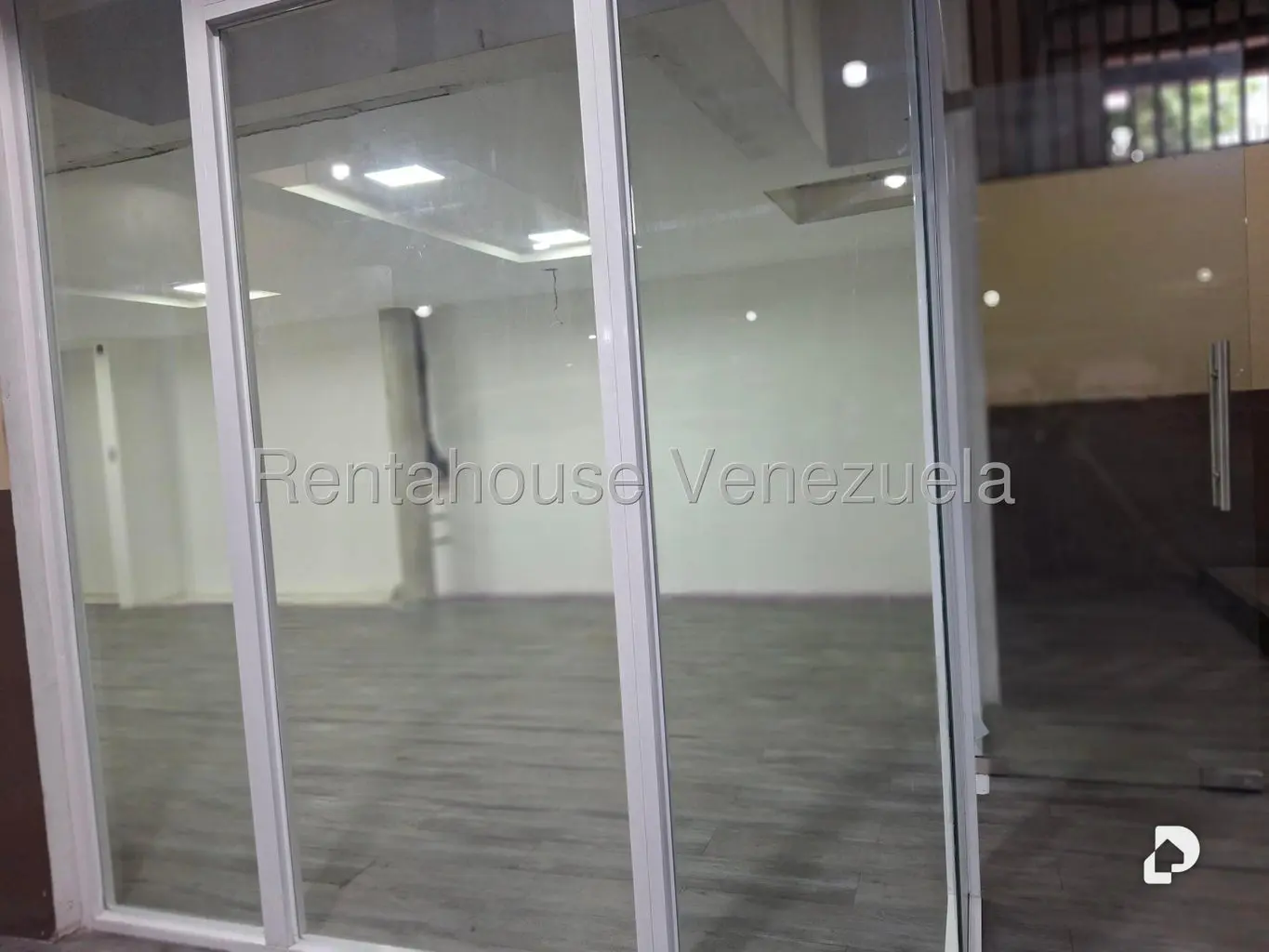 Local comercial en Chuao, Caracas – 15