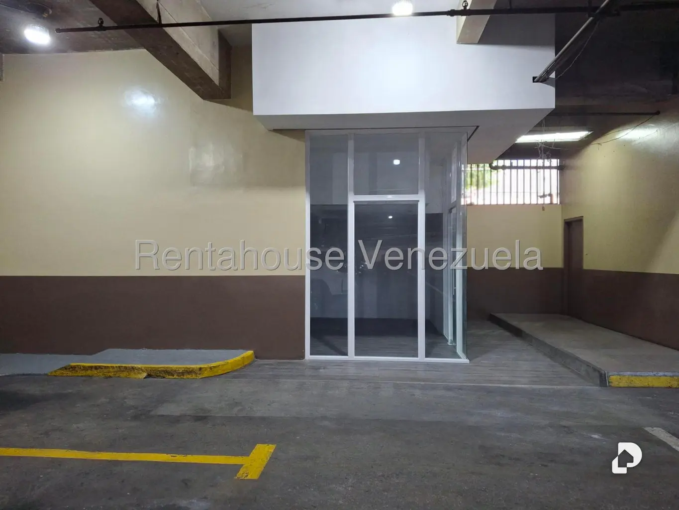 Local comercial en Chuao, Caracas – 25