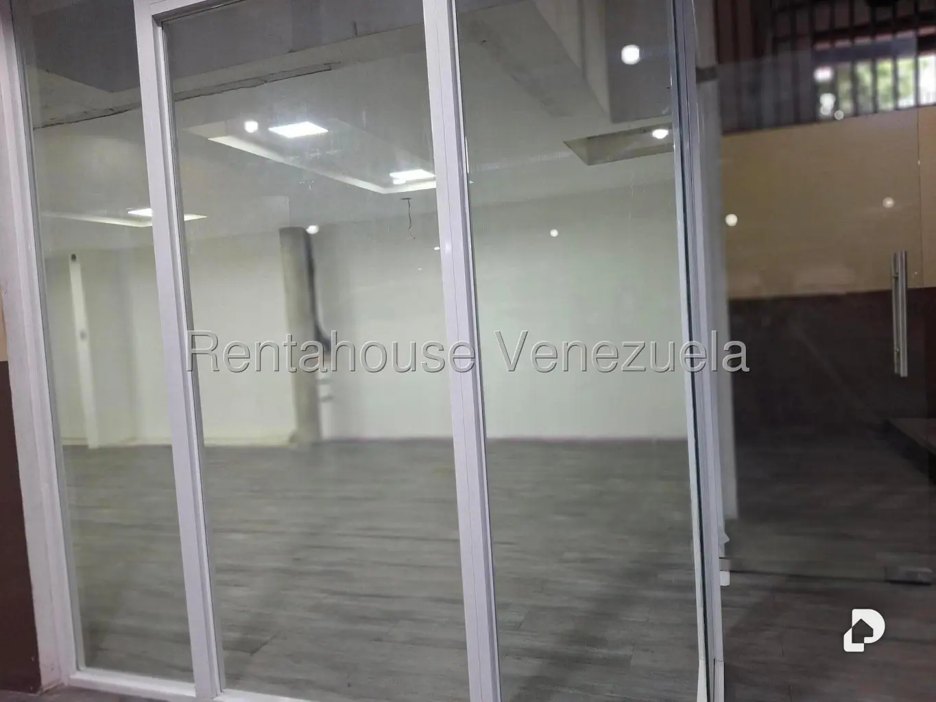 Local comercial en Chuao, Caracas – 14