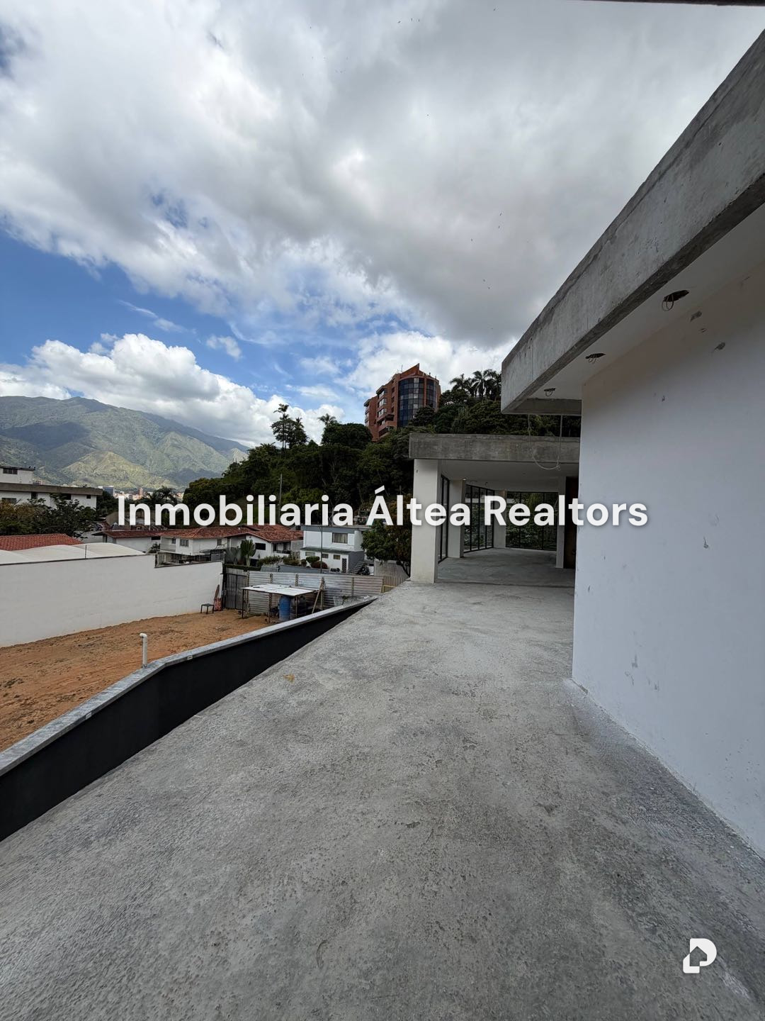 Local comercial en Chuao, Caracas – 16