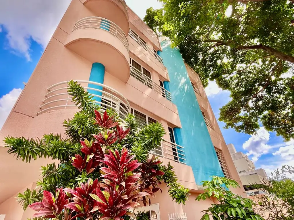 Building in Altamira, Caracas - 1