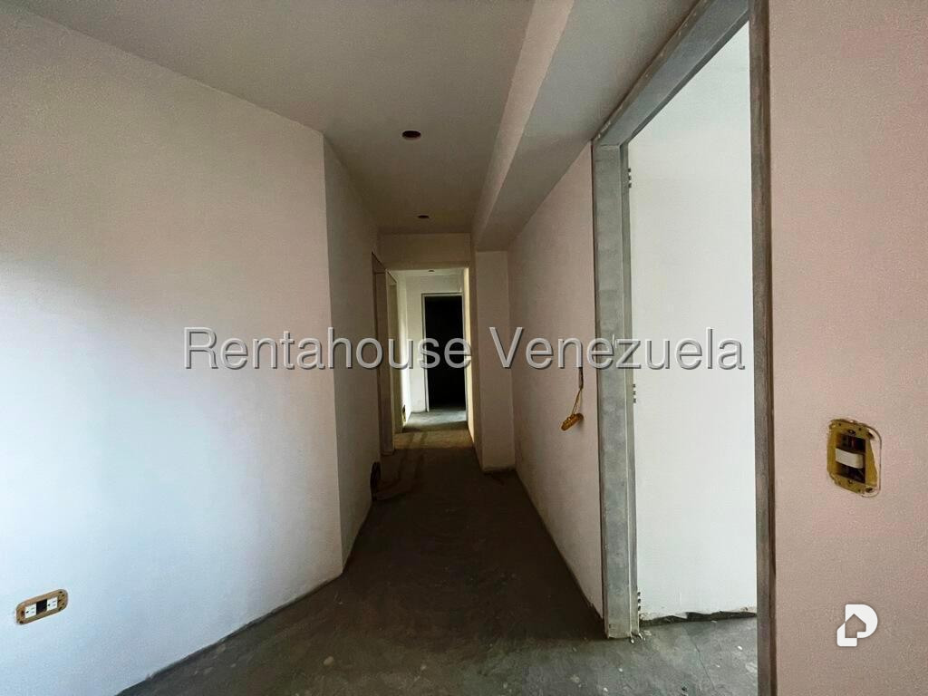Apartment in Los Dos Caminos, Caracas – 28