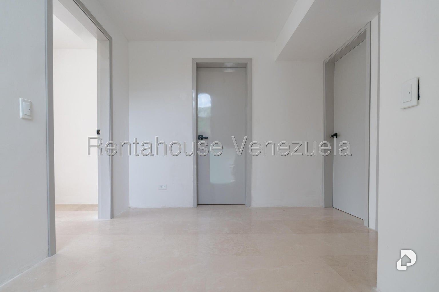 Casa en Los Naranjos (del Cafetal), Caracas – 28