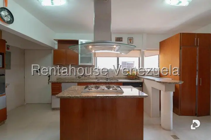 Apartamento en Las Esmeraldas, Caracas – 24