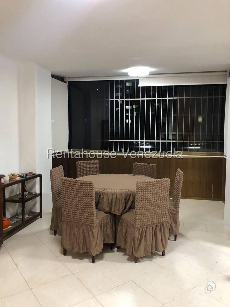 Apartamento en Los Palos Grandes, Caracas – 11