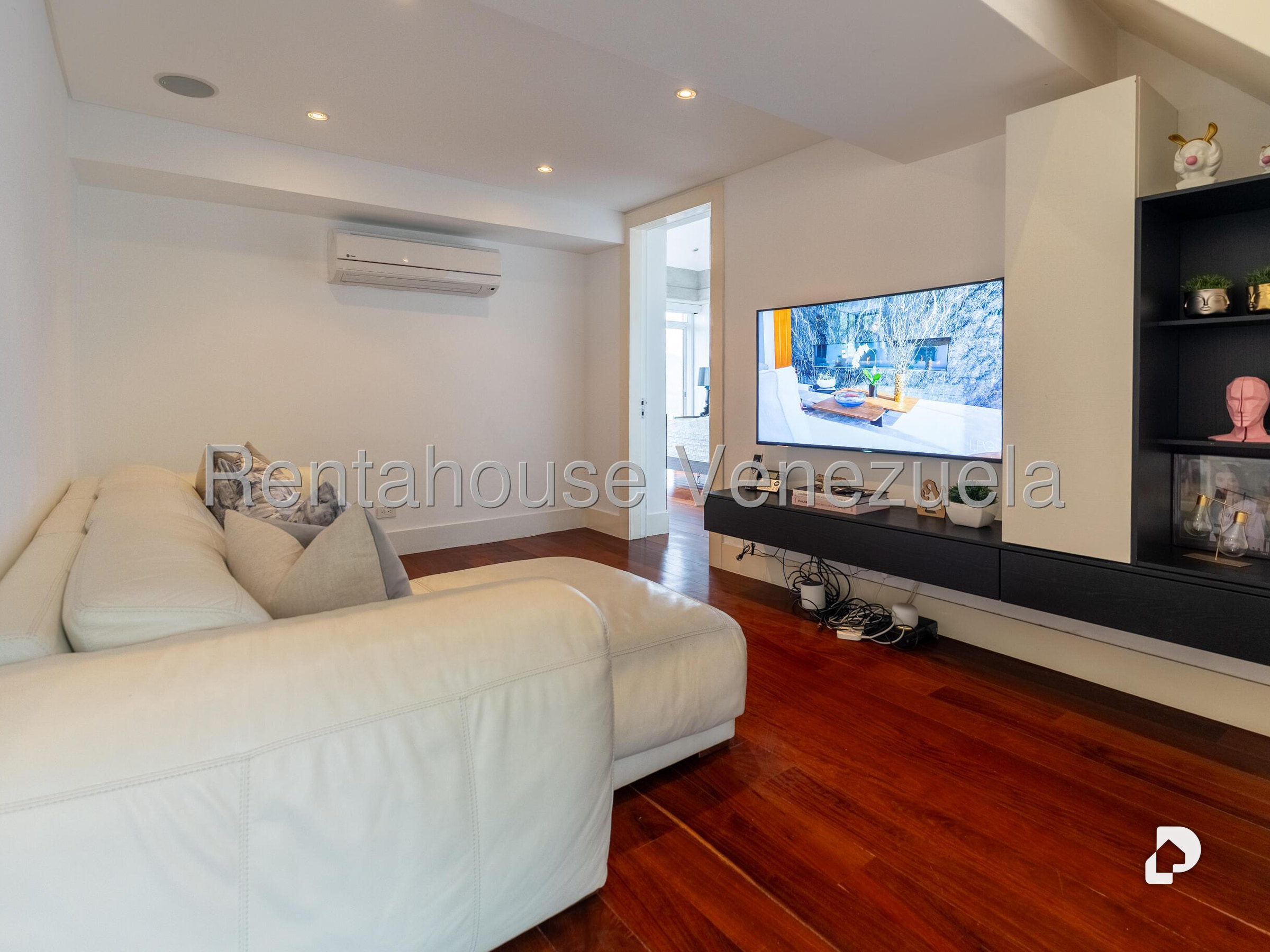 Casa en Alto Hatillo, Caracas – 30