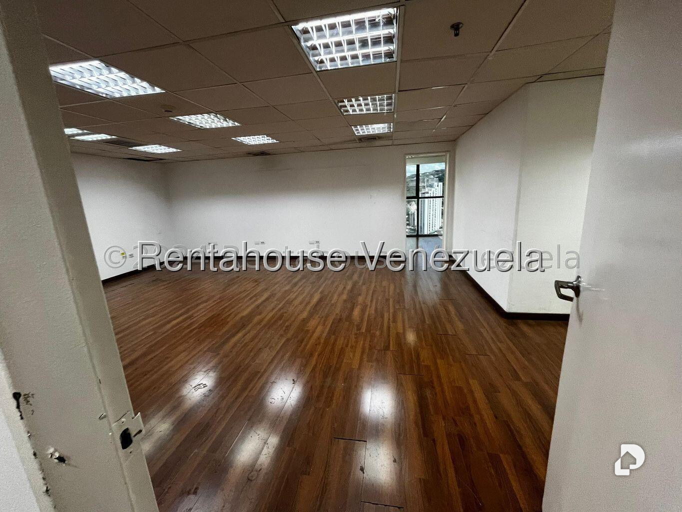 Local comercial en El Bosque, Caracas – 23