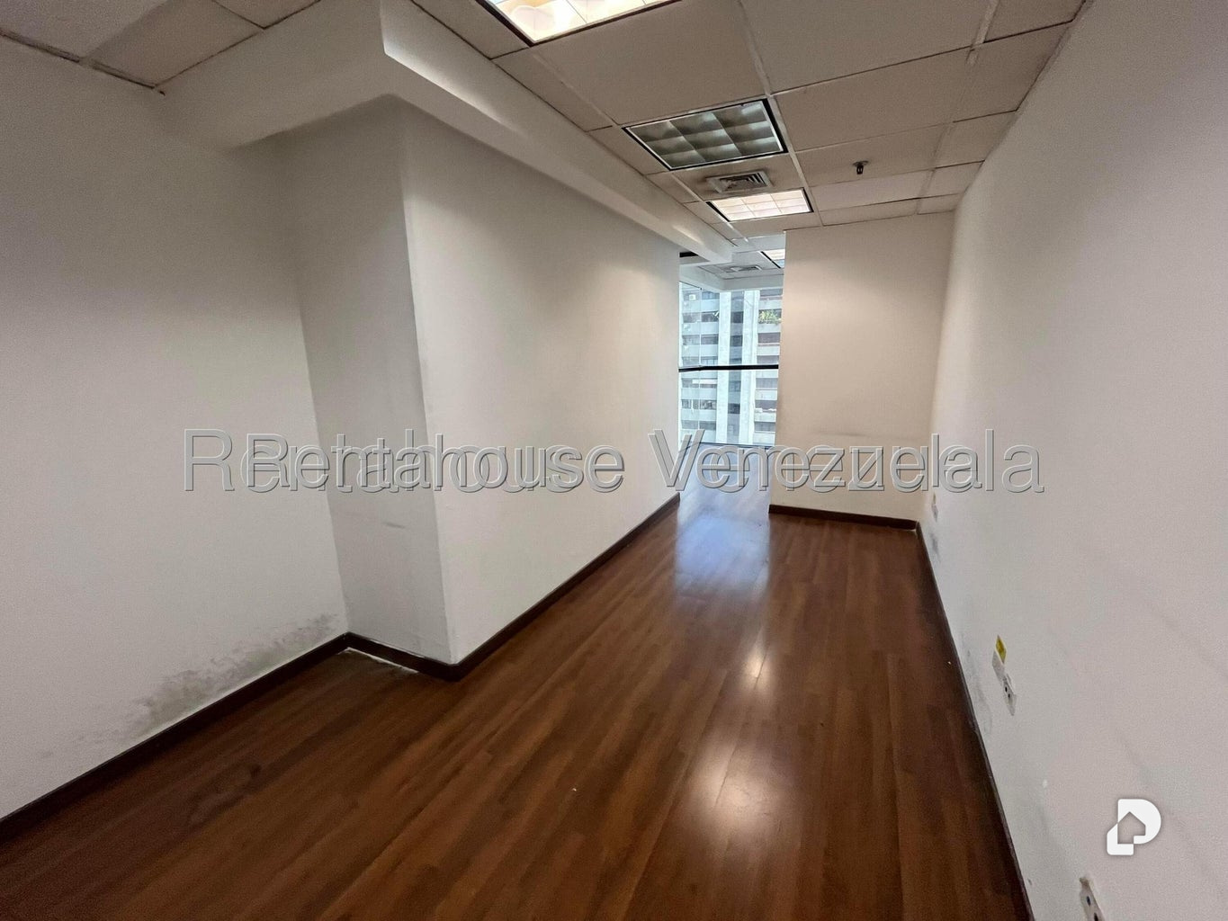 Local comercial en El Bosque, Caracas – 18