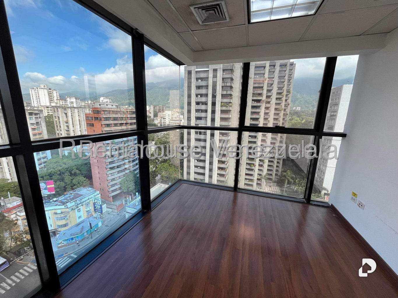 Local comercial en El Bosque, Caracas – 17