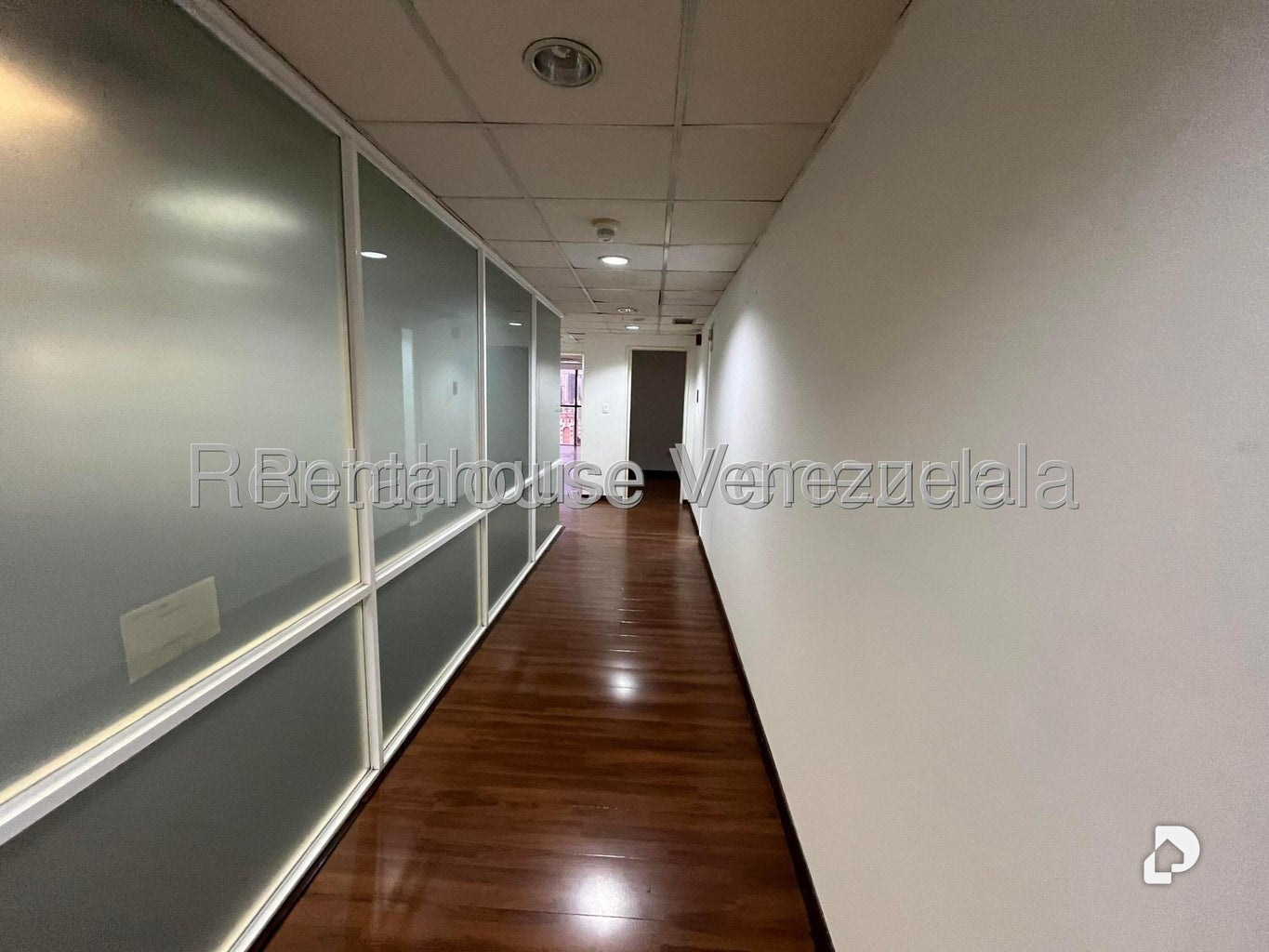 Local comercial en El Bosque, Caracas – 19