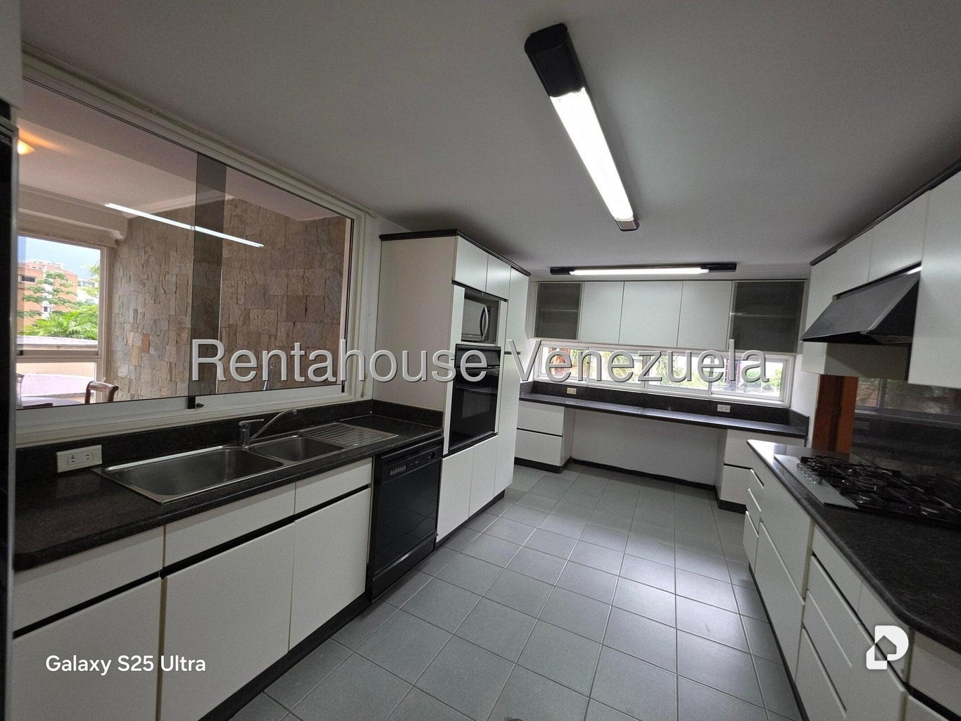 Apartamento en Las Mercedes, Caracas – 28