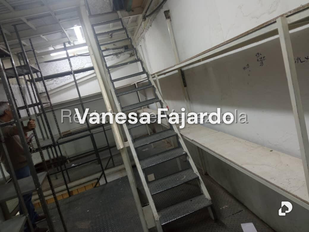 Local comercial en Parroquia Santa Rosalía, Caracas – 14
