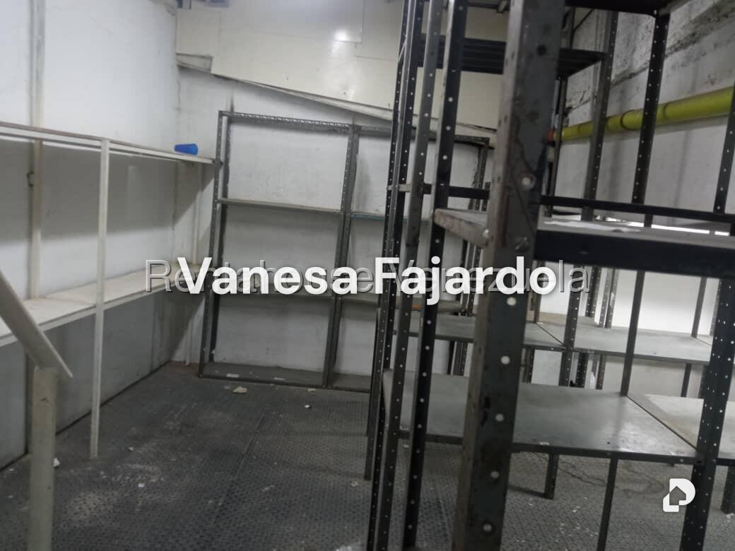 Local comercial en Parroquia Santa Rosalía, Caracas – 17
