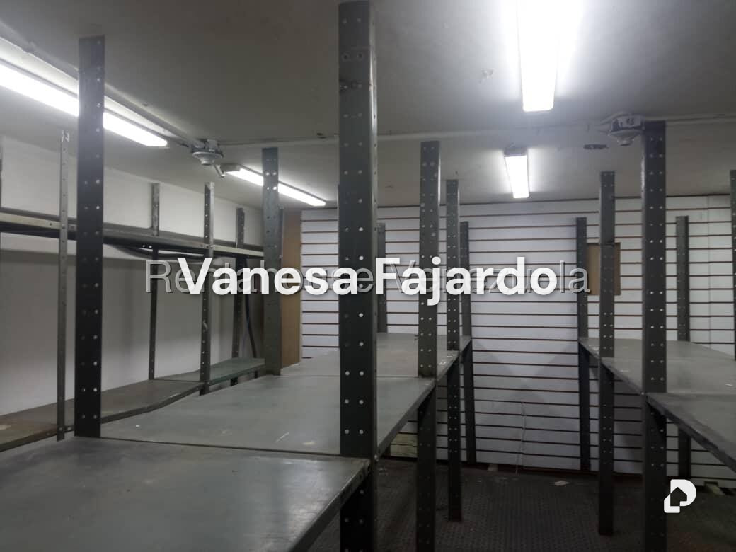 Local comercial en Parroquia Santa Rosalía, Caracas – 18