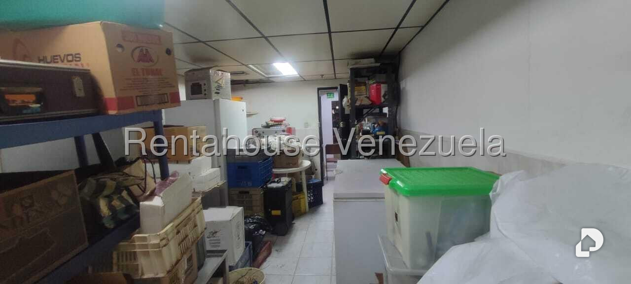 Local comercial en La Urbina, Caracas – 24