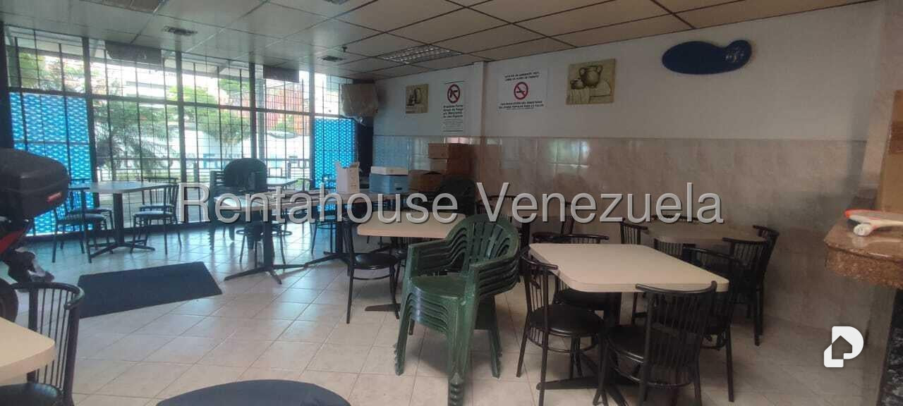 Local comercial en La Urbina, Caracas – 12
