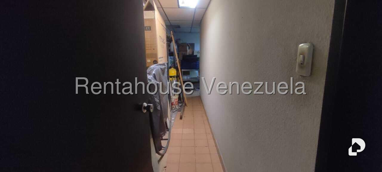 Local comercial en La Urbina, Caracas – 21