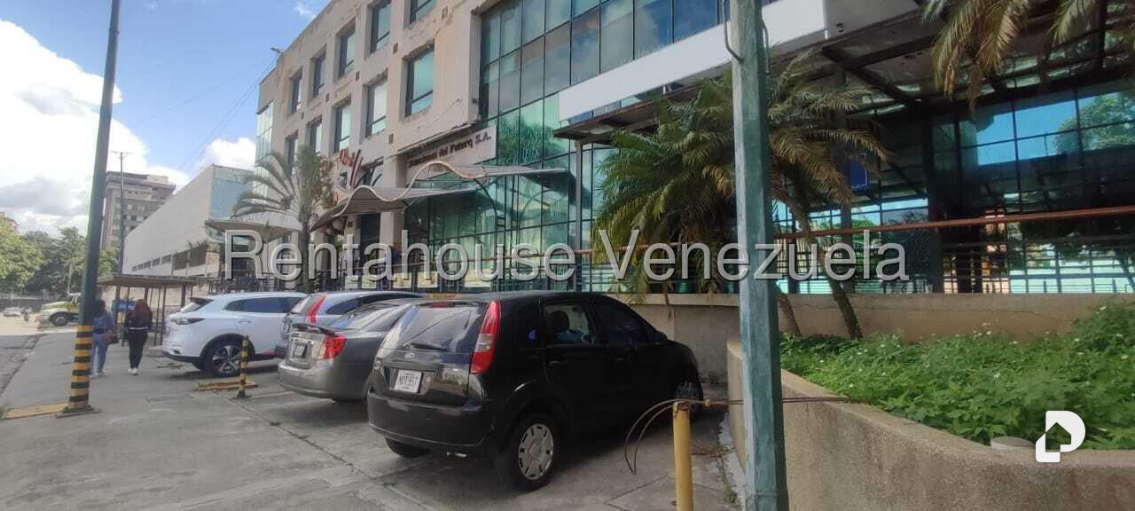 Local comercial en La Urbina, Caracas – 4