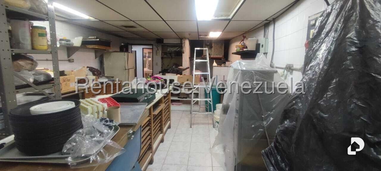 Local comercial en La Urbina, Caracas – 25