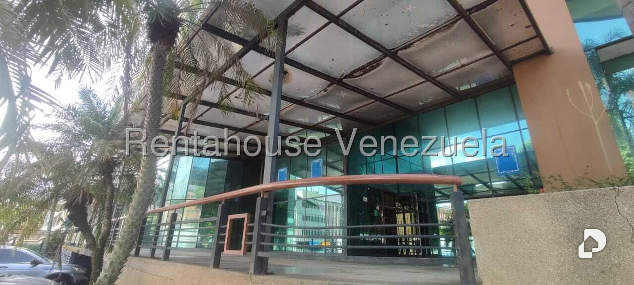 Local comercial en La Urbina, Caracas – 3