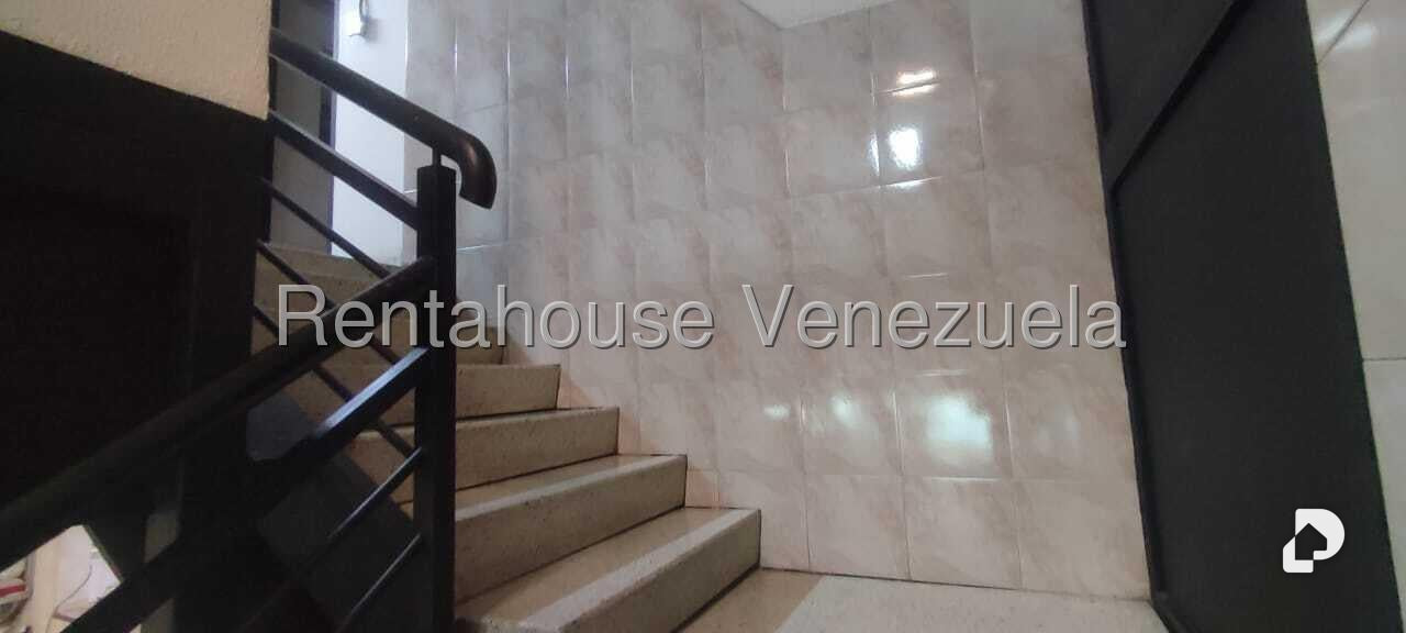 Local comercial en La Urbina, Caracas – 18