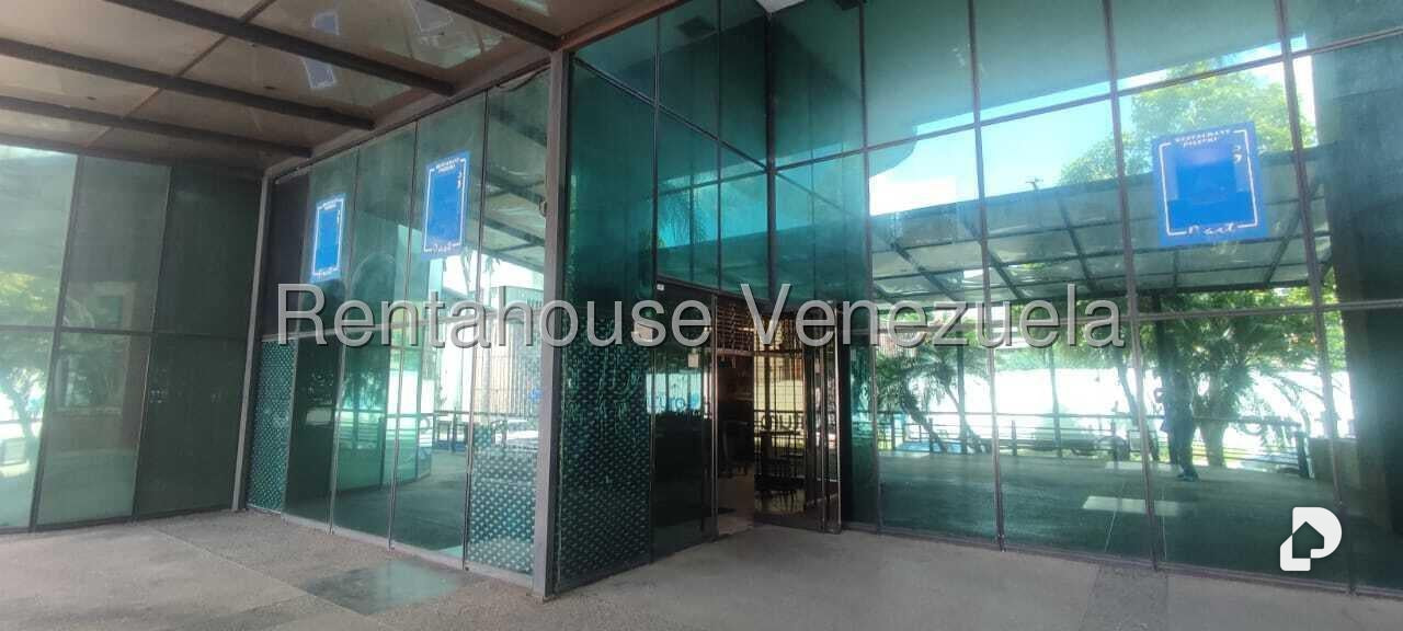 Local comercial en La Urbina, Caracas – 26
