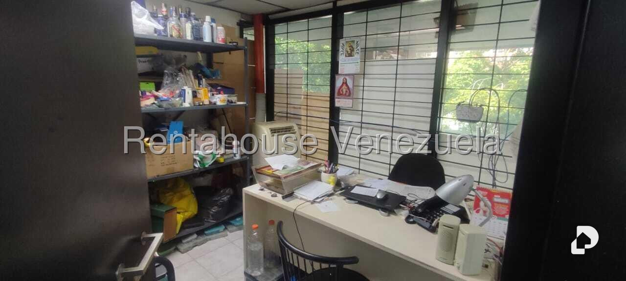 Local comercial en La Urbina, Caracas – 23
