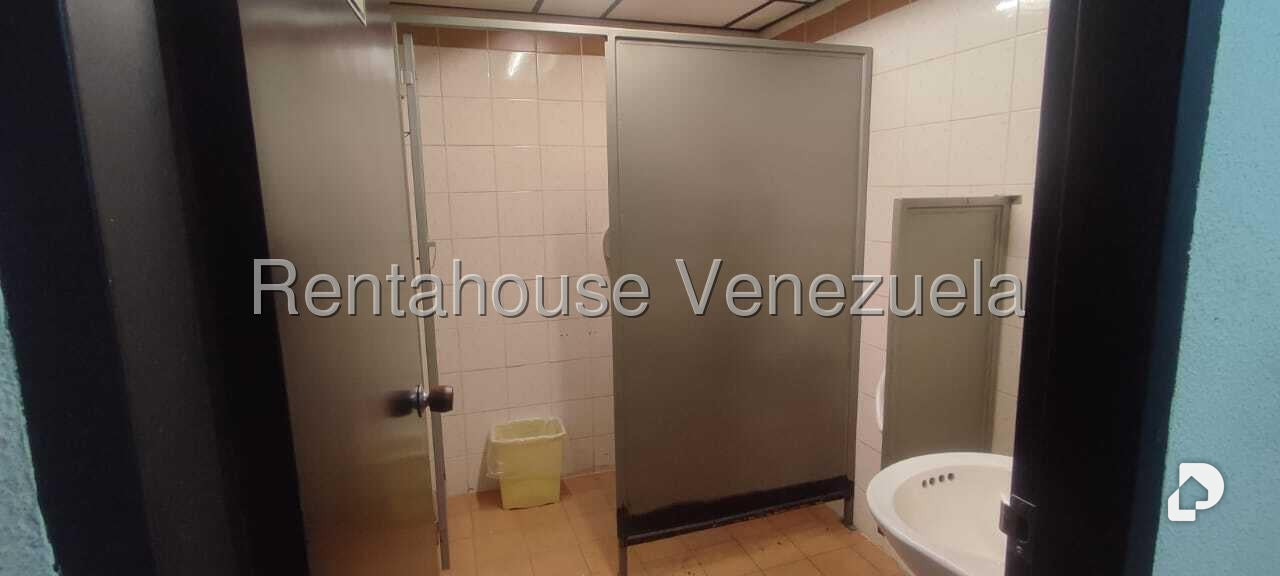 Local comercial en La Urbina, Caracas – 29