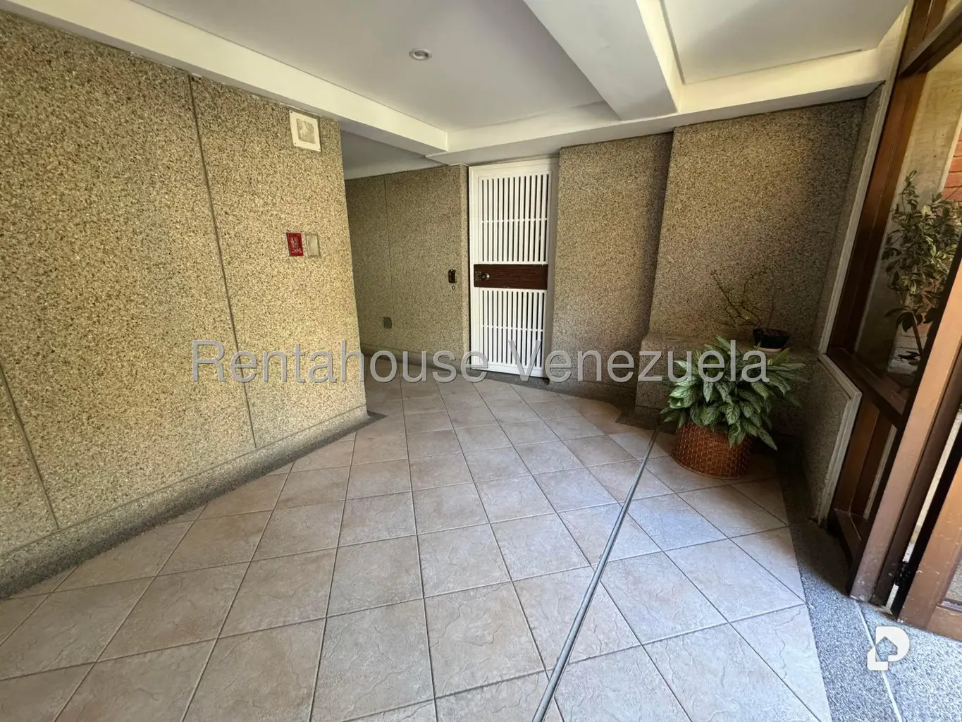 Apartamento en Las Esmeraldas, Caracas – 28
