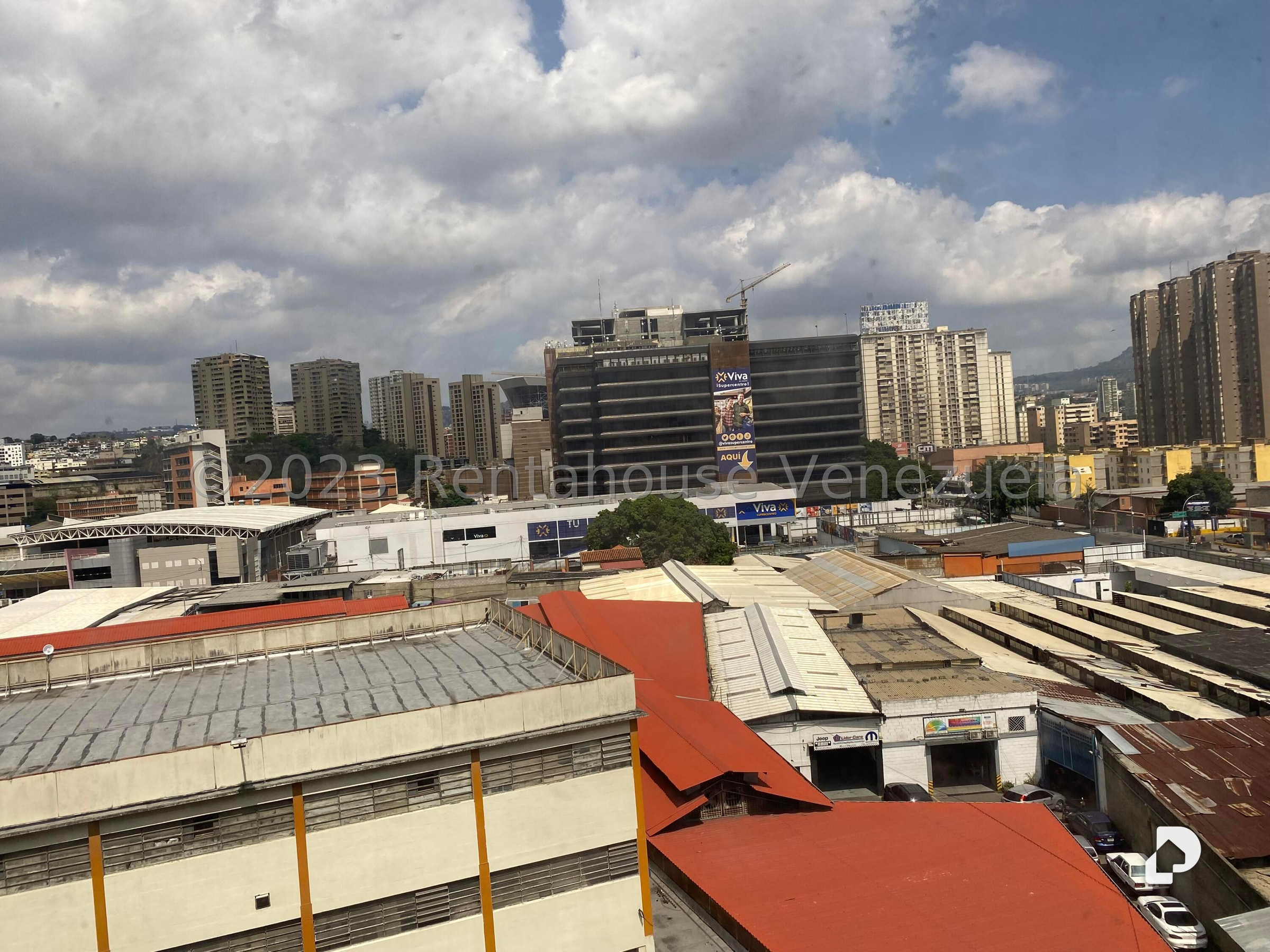 Edificio en Los Dos Caminos, Caracas